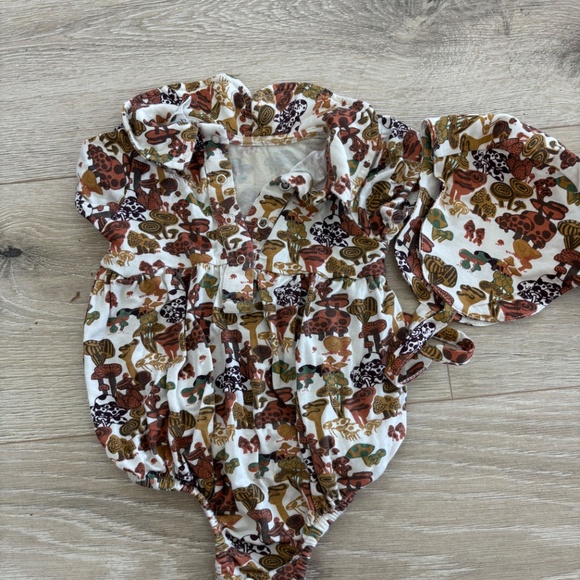 Kate Quinn mushroom retro Peter Pan collar one piece with bonnet - Picture 2 of 2